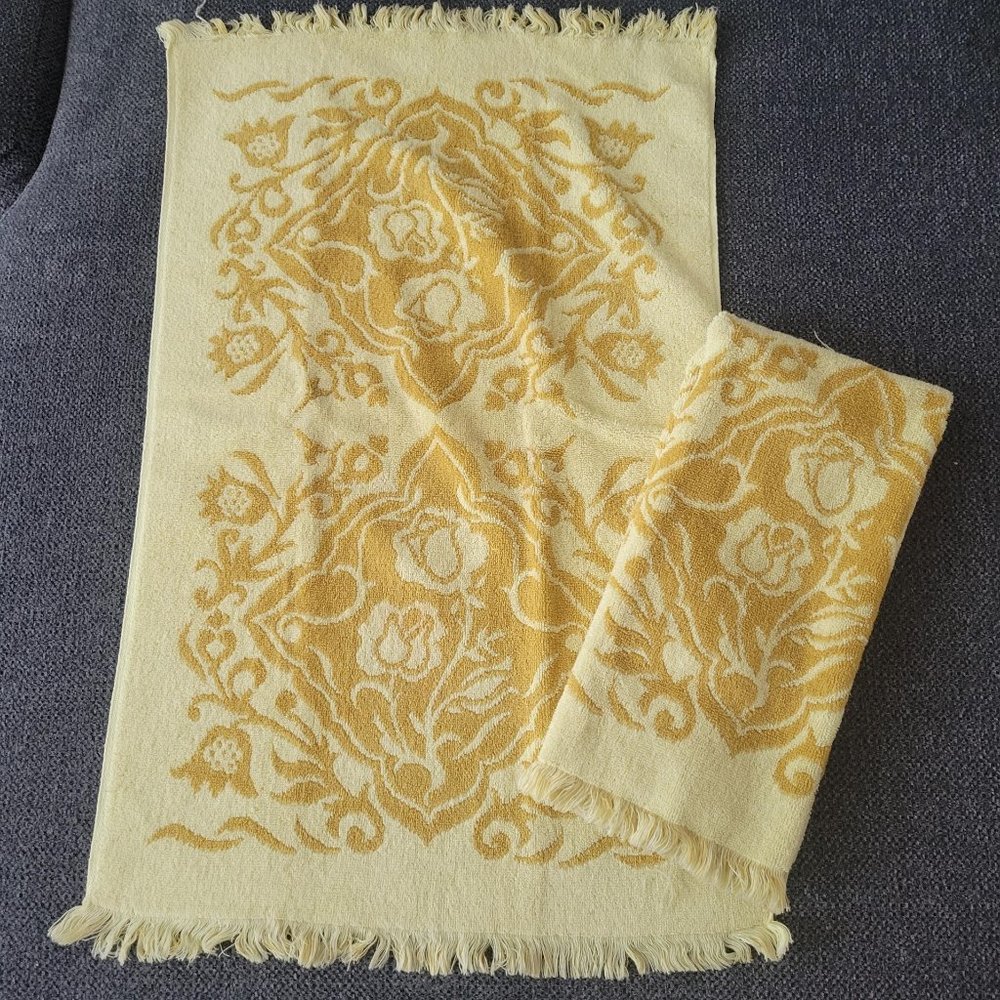 2 Hand Towels Stevens Utica Vintage Yellow/Mustard Flower made In USA VTG Linens